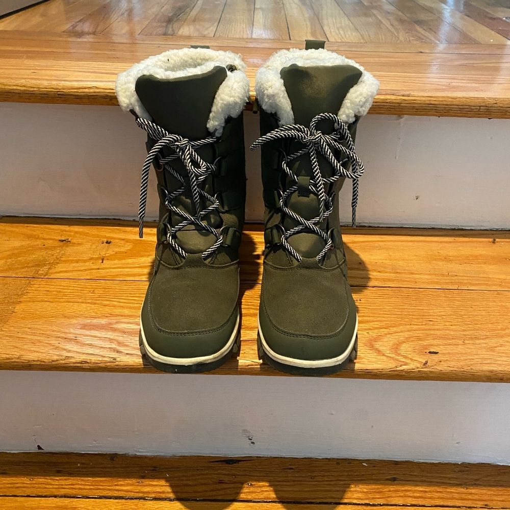 All in Motion Camila Waterproof Snow Boots with faux Fur Lining in Olive Size 7
